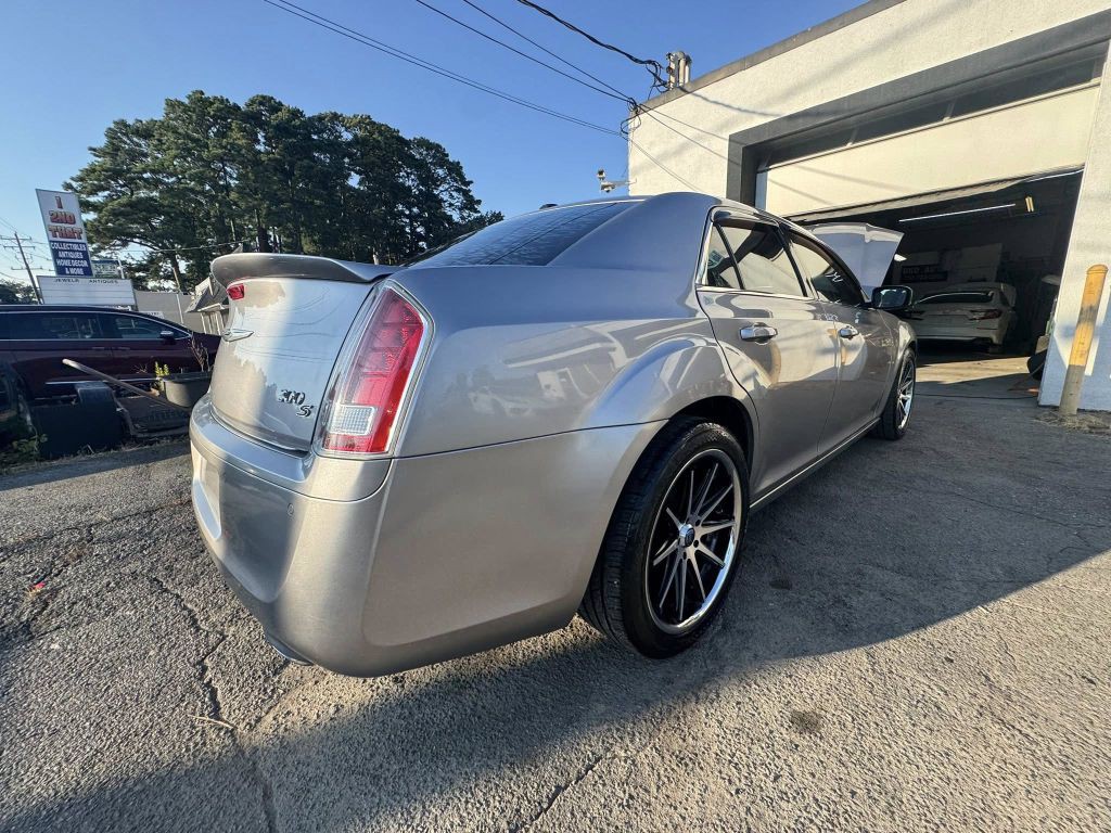 2013 Chrysler 300 Image 4