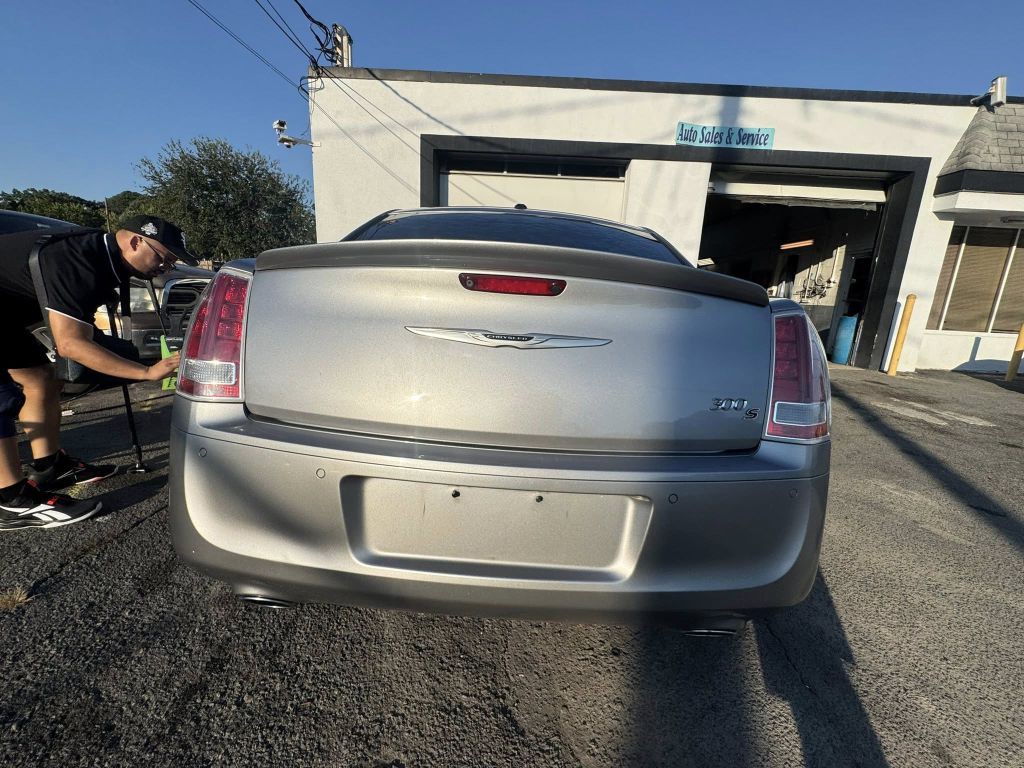 2013 Chrysler 300 Image 5