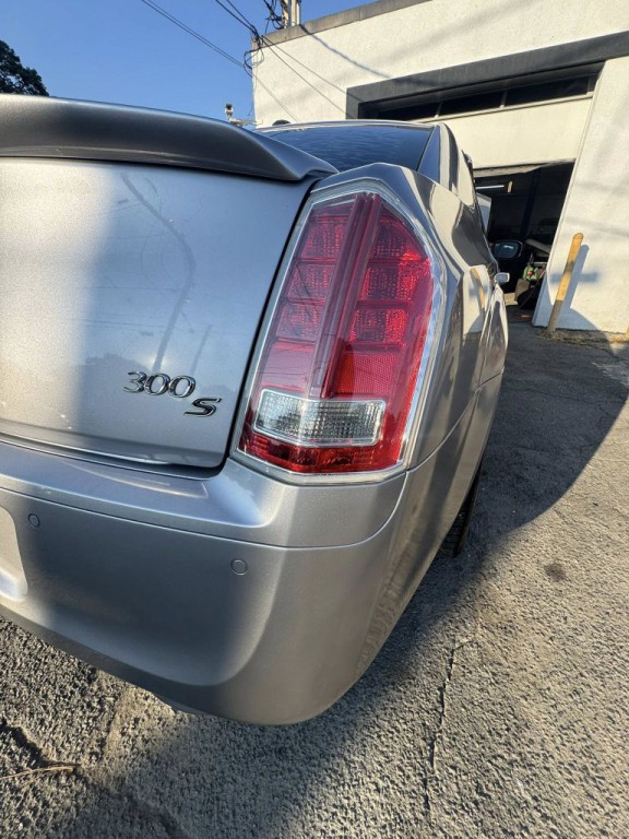2013 Chrysler 300 Image 7