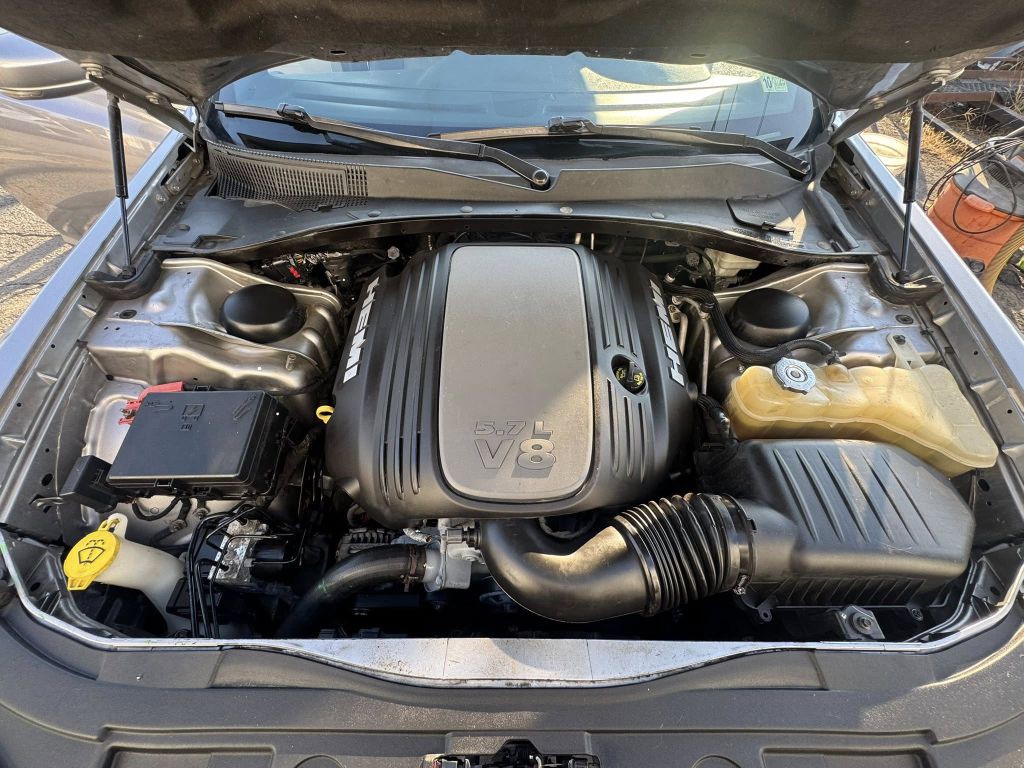 2013 Chrysler 300 Image 8