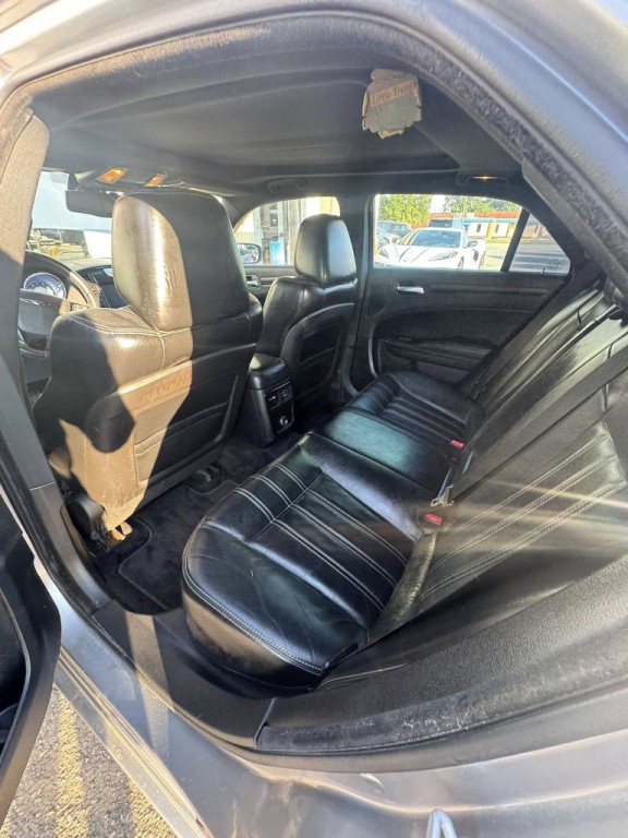 2013 Chrysler 300 Image 11