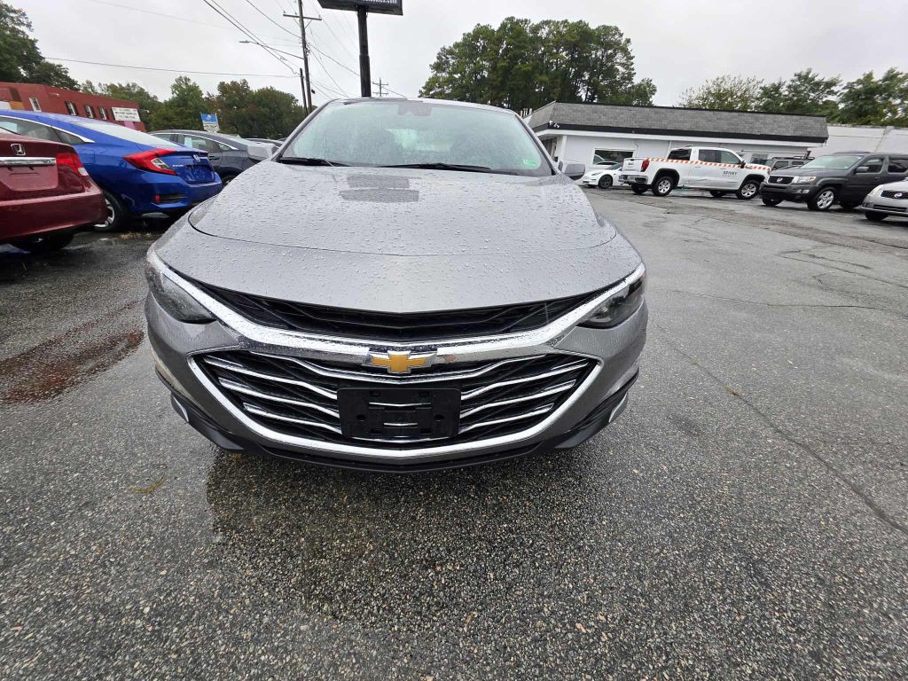 2023 Chevrolet Malibu Image 2