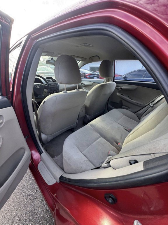 2013 Toyota Corolla Image 9