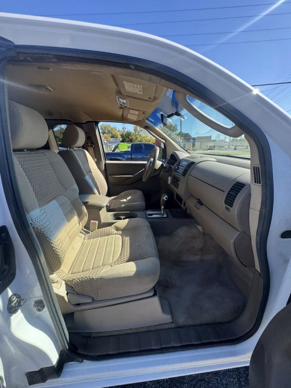 2005 Nissan Frontier Image 8