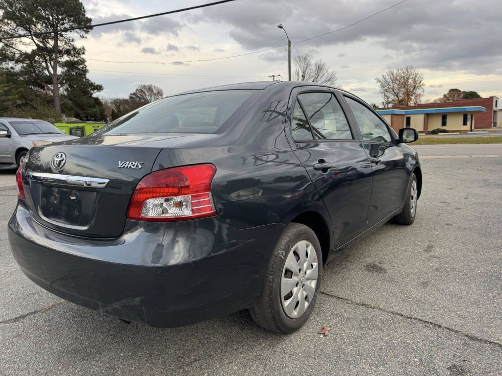 2011 Toyota Yaris Image 2