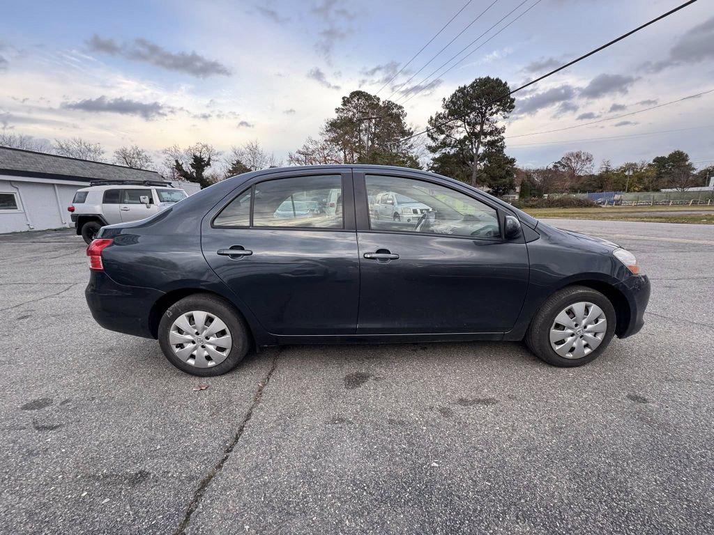2011 Toyota Yaris Image 3