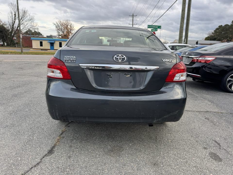 2011 Toyota Yaris Image 4