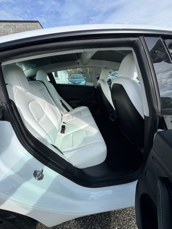 2022 Tesla Model 3 Image 10