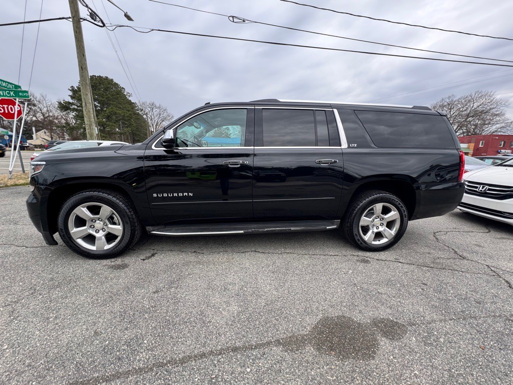 2015 Chevrolet Suburban Image 4