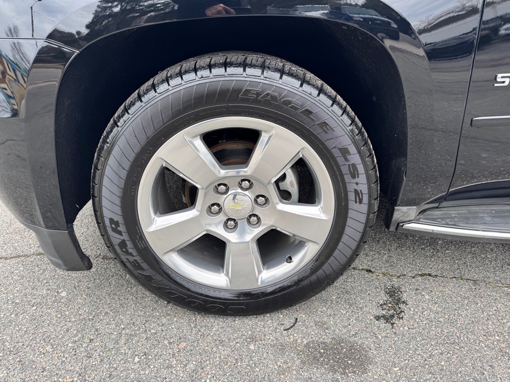 2015 Chevrolet Suburban Image 8