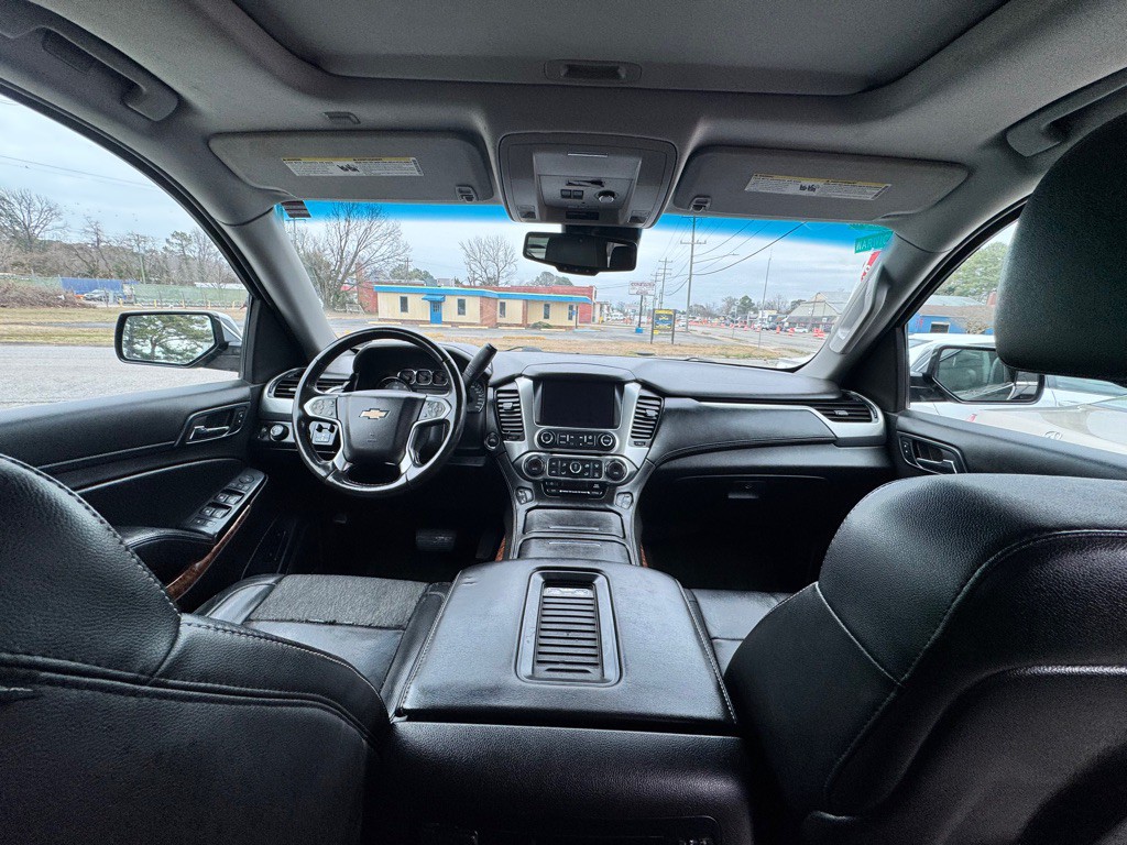 2015 Chevrolet Suburban Image 12