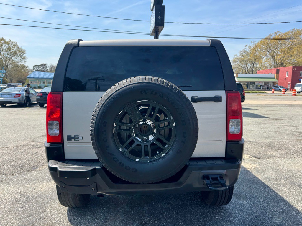 2007 HUMMER H3 Image 8