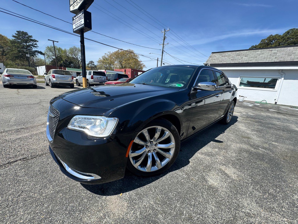 2019 Chrysler 300 Image 1