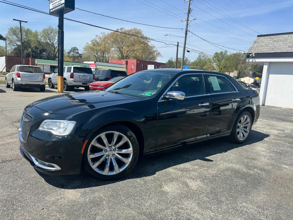 2019 Chrysler 300 Image 4
