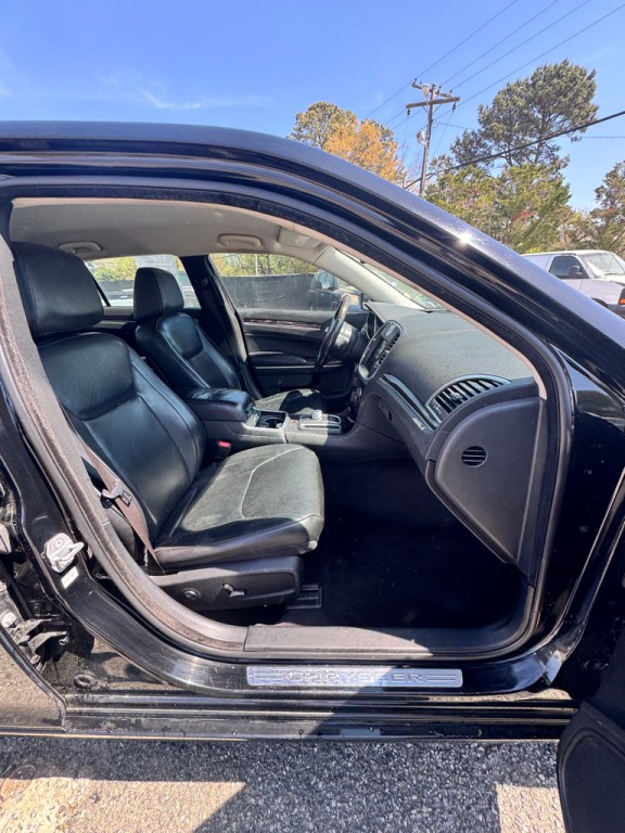 2019 Chrysler 300 Image 8