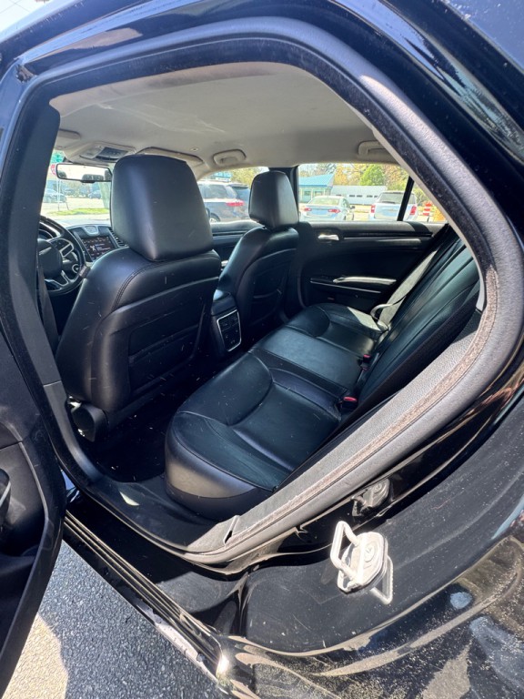 2019 Chrysler 300 Image 11