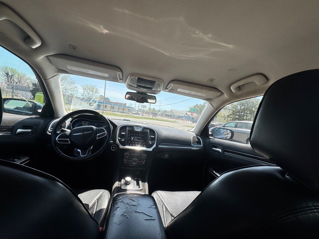 2019 Chrysler 300 Image 12