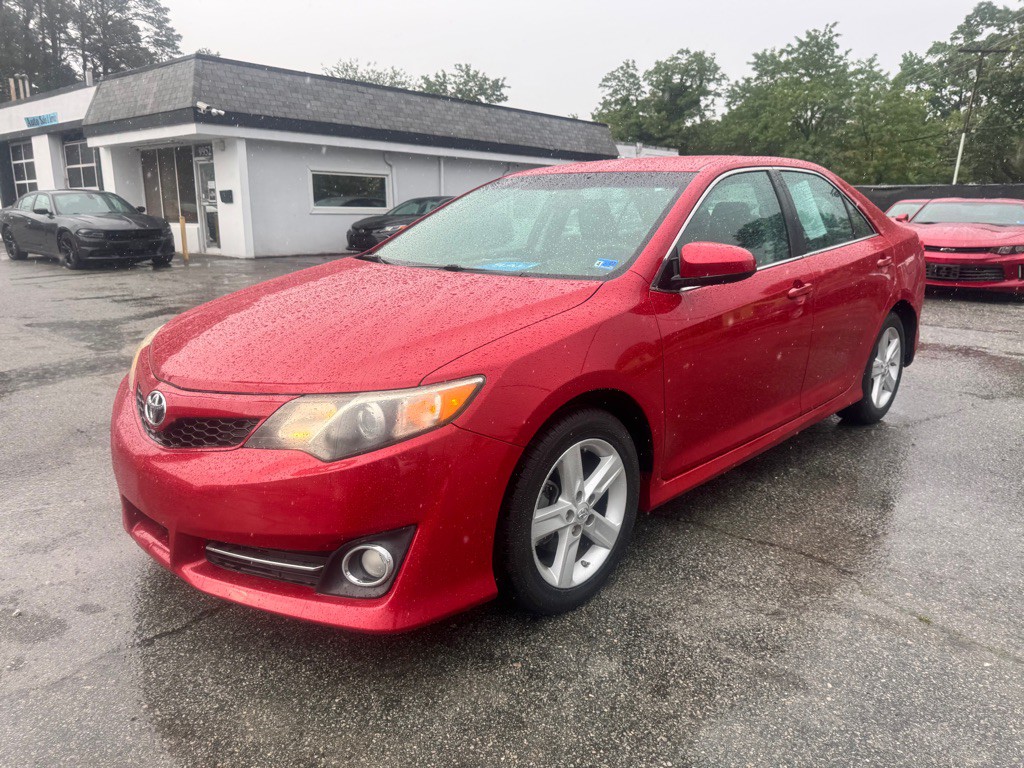 2014 Toyota Camry Image 2