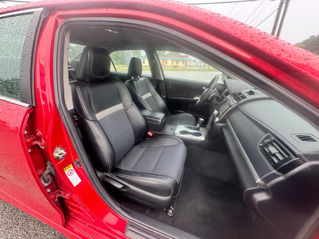 2014 Toyota Camry Image 9