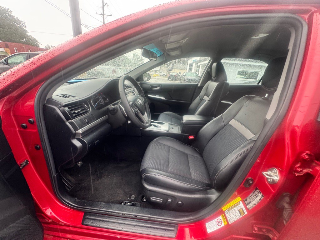 2014 Toyota Camry Image 14