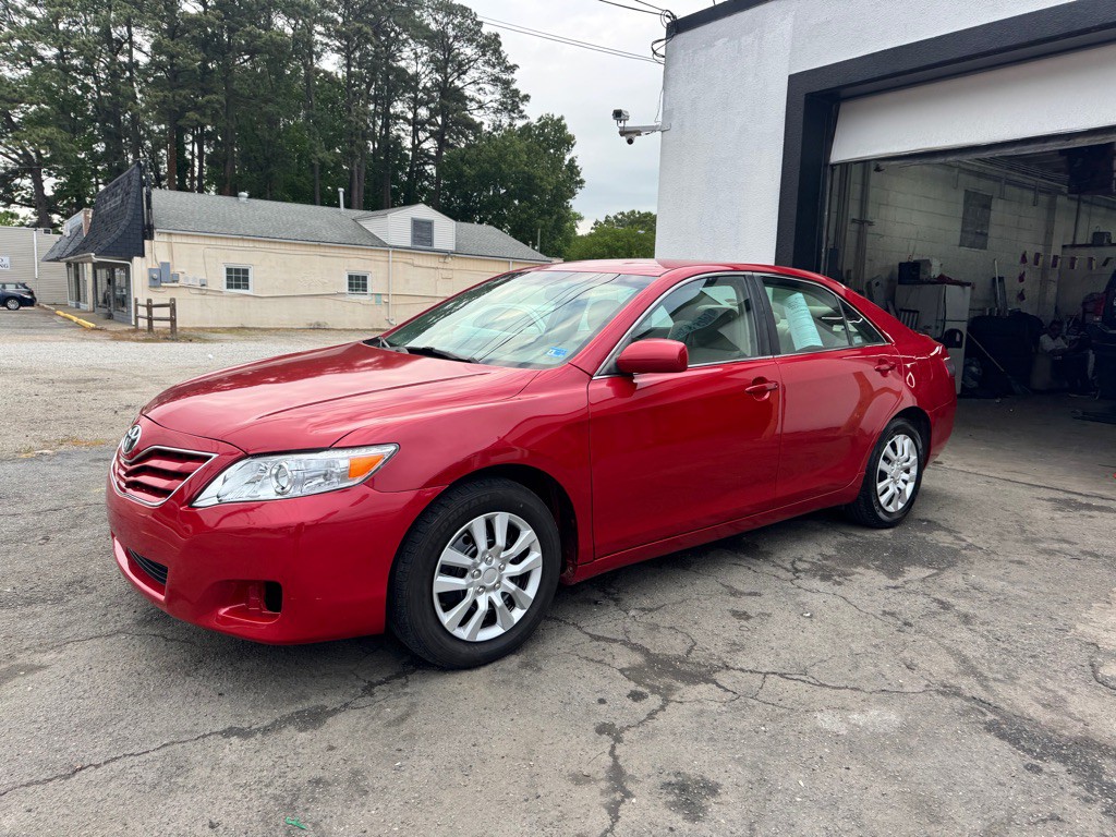 2011 Toyota Camry Image 2