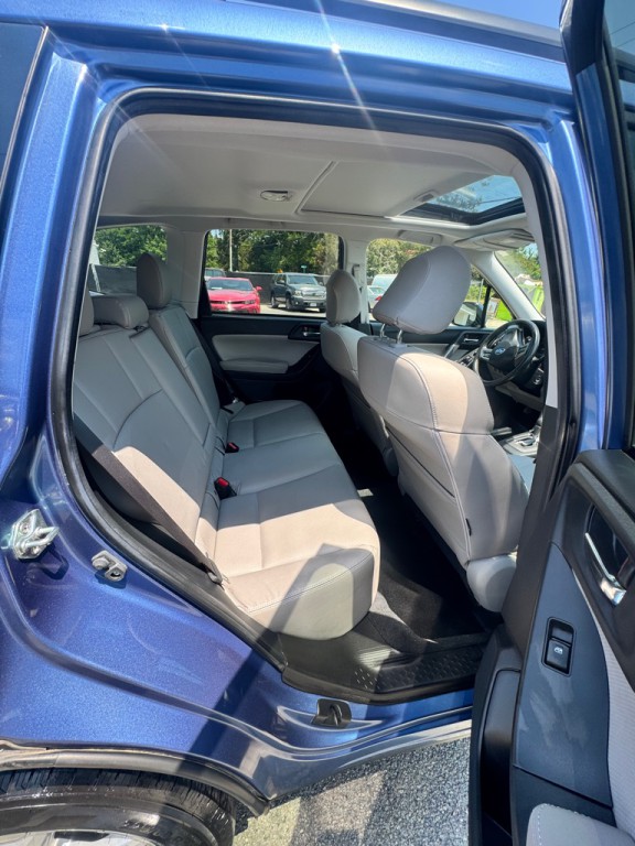 2015 Subaru Forester Image 11