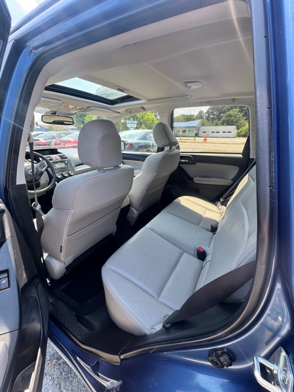 2015 Subaru Forester Image 12