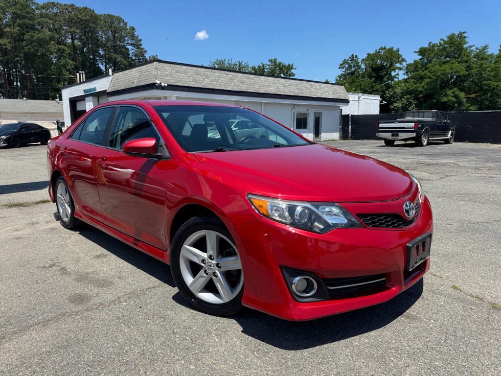 2014 Toyota Camry Image 1