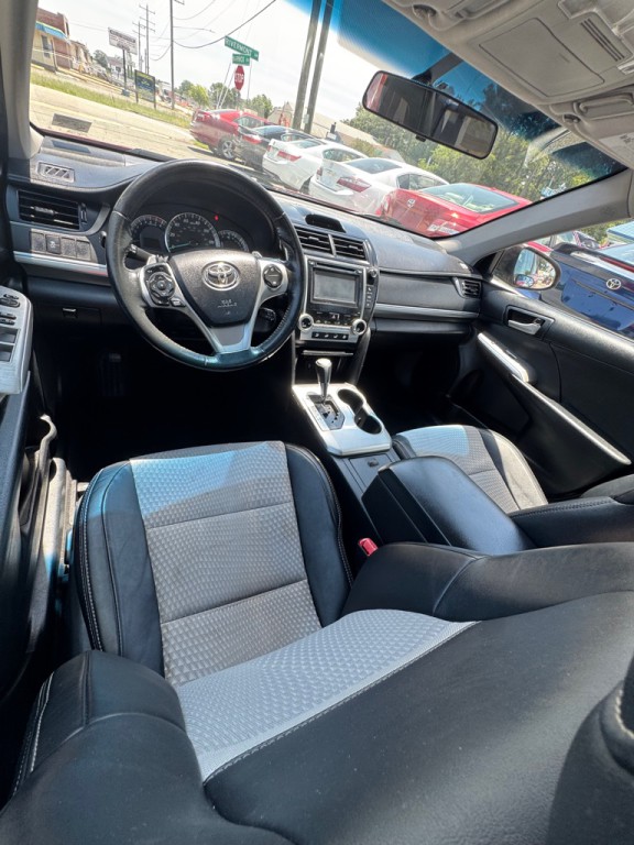 2014 Toyota Camry Image 10