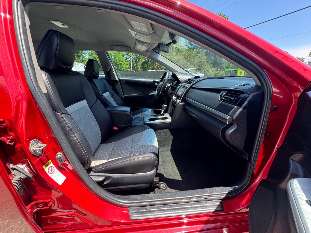 2014 Toyota Camry Image 11