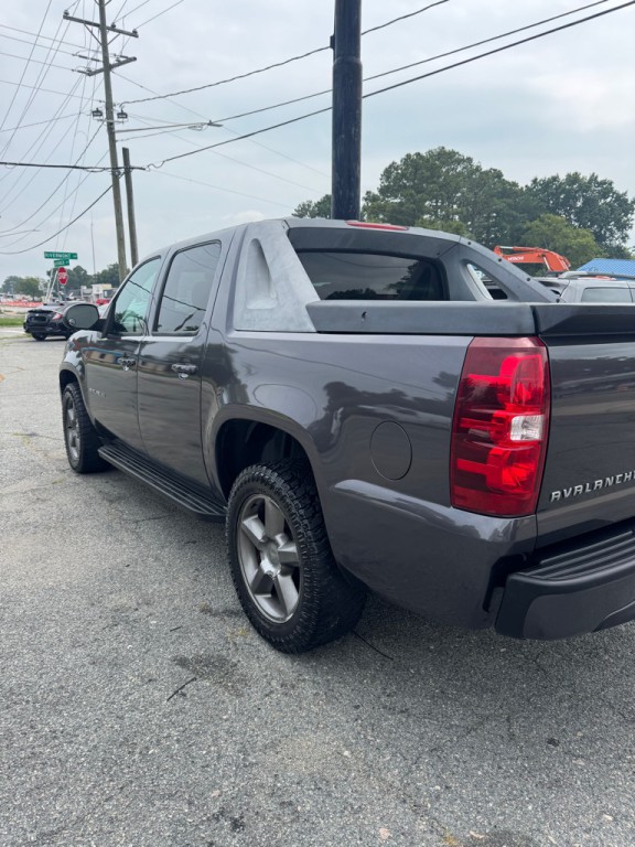 2010 Chevrolet Avalanche Image 5