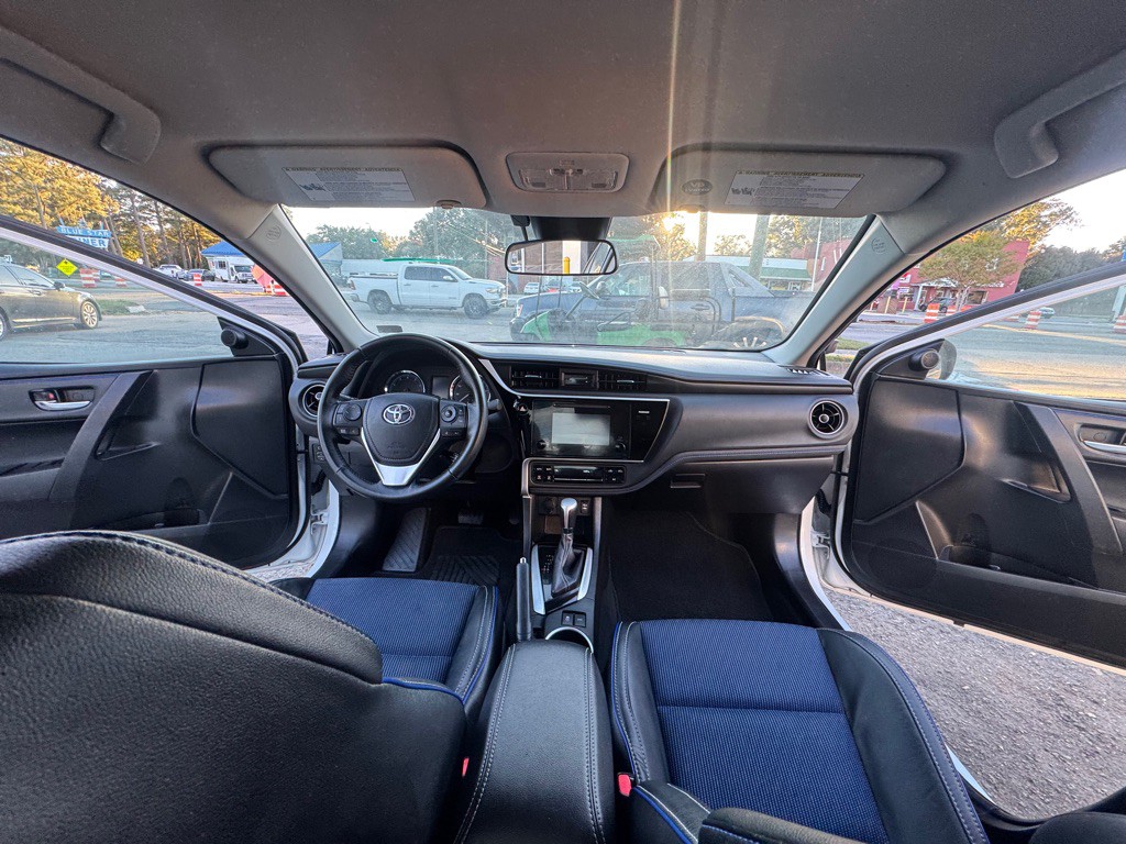2017 Toyota Corolla Image 10