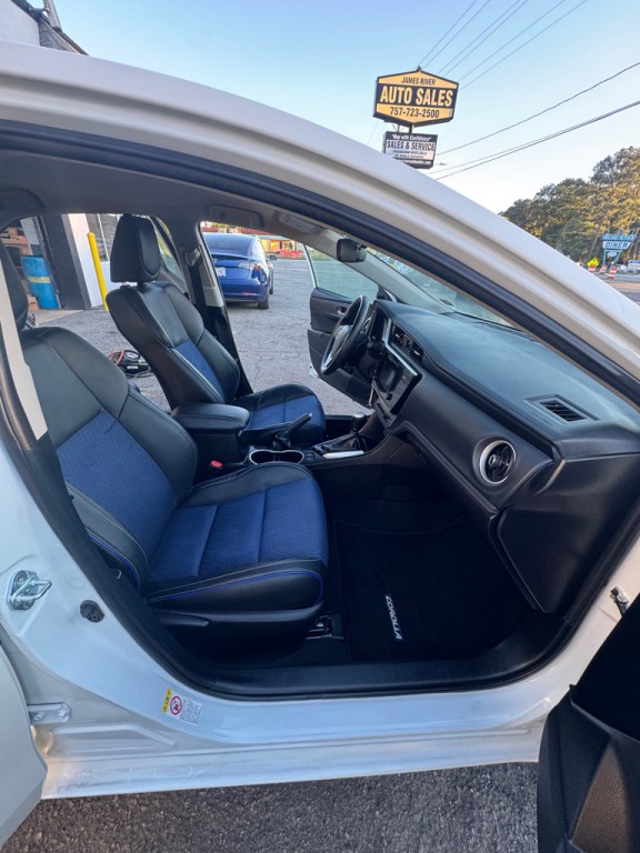 2017 Toyota Corolla Image 11