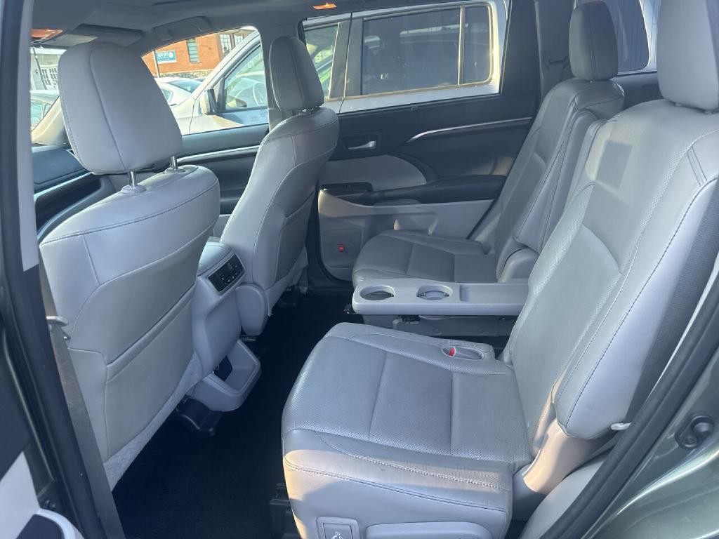 2015 Toyota Highlander Image 8