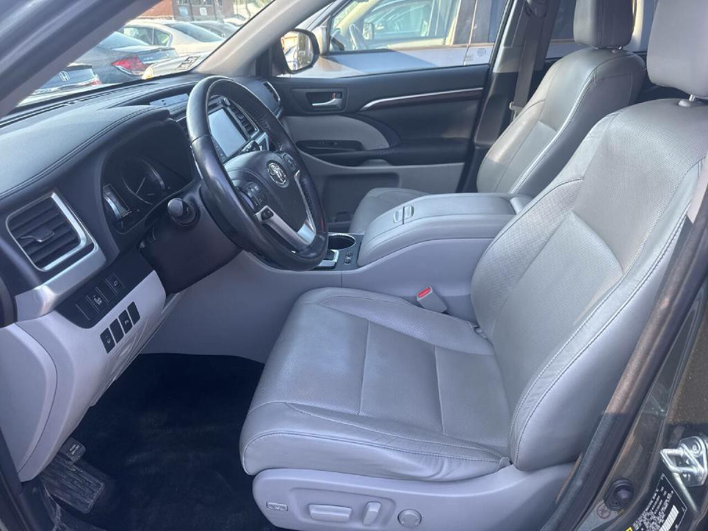 2015 Toyota Highlander Image 9