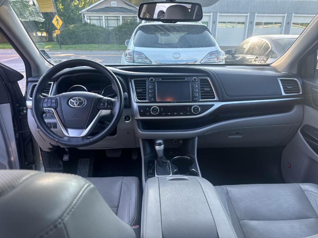 2015 Toyota Highlander Image 10