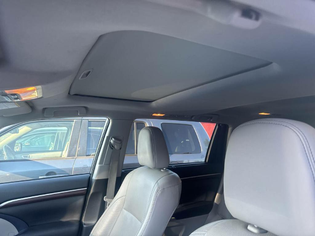2015 Toyota Highlander Image 12