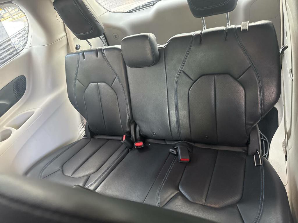 2021 Chrysler Pacifica Image 9