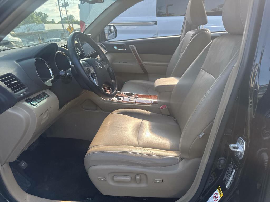 2013 Toyota Highlander Image 8