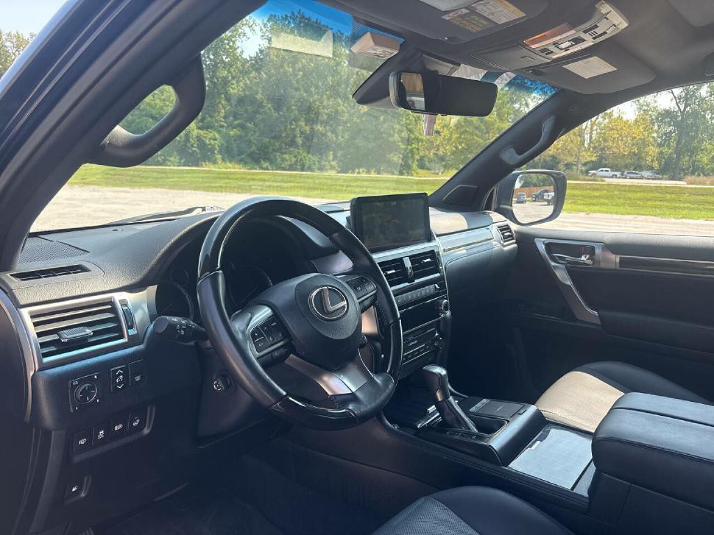 2023 Lexus GX 460 Image 17