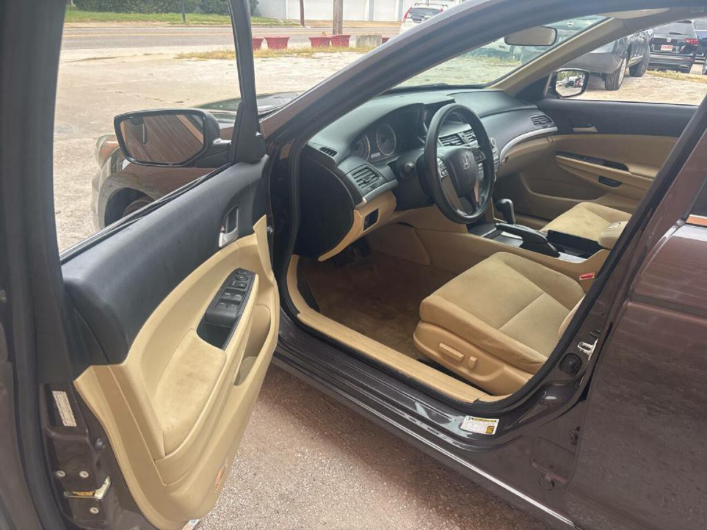 2011 Honda Accord Image 11