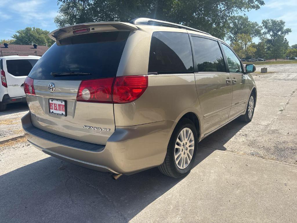 2008 Toyota Sienna Image 4