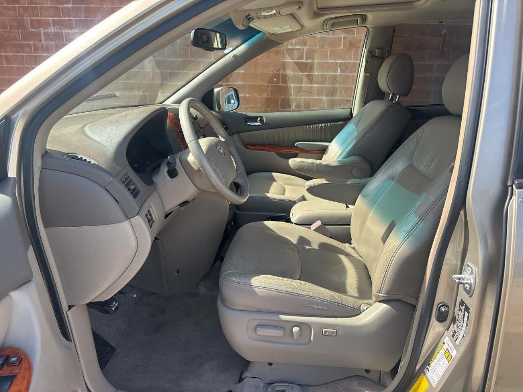 2008 Toyota Sienna Image 11