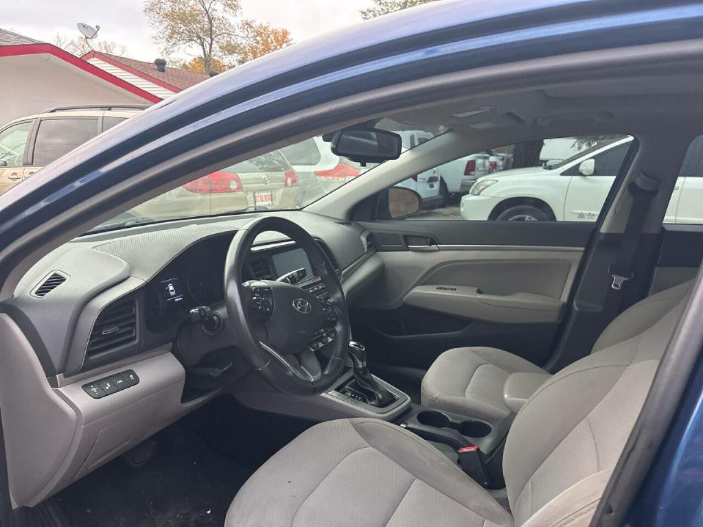 2019 Hyundai Elantra Image 12