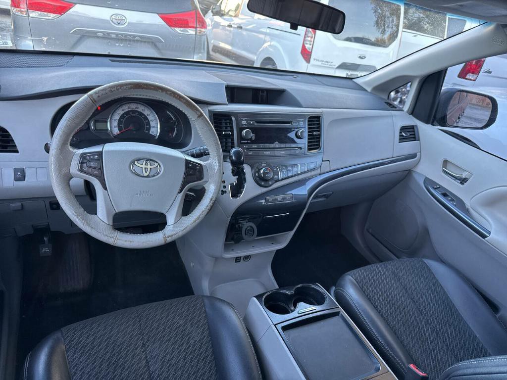 2011 Toyota Sienna Image 9