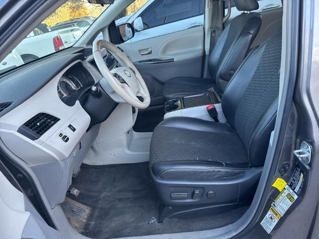 2011 Toyota Sienna Image 10