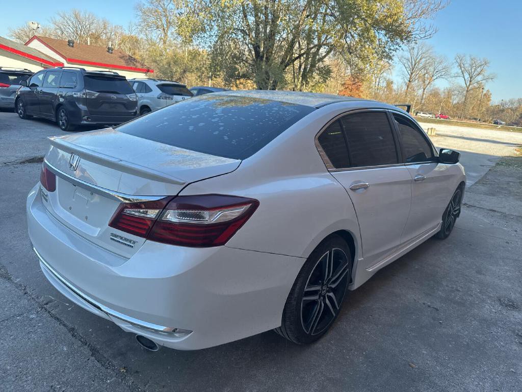 2017 Honda Accord Image 5