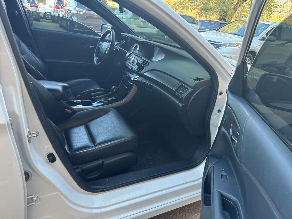 2017 Honda Accord Image 12