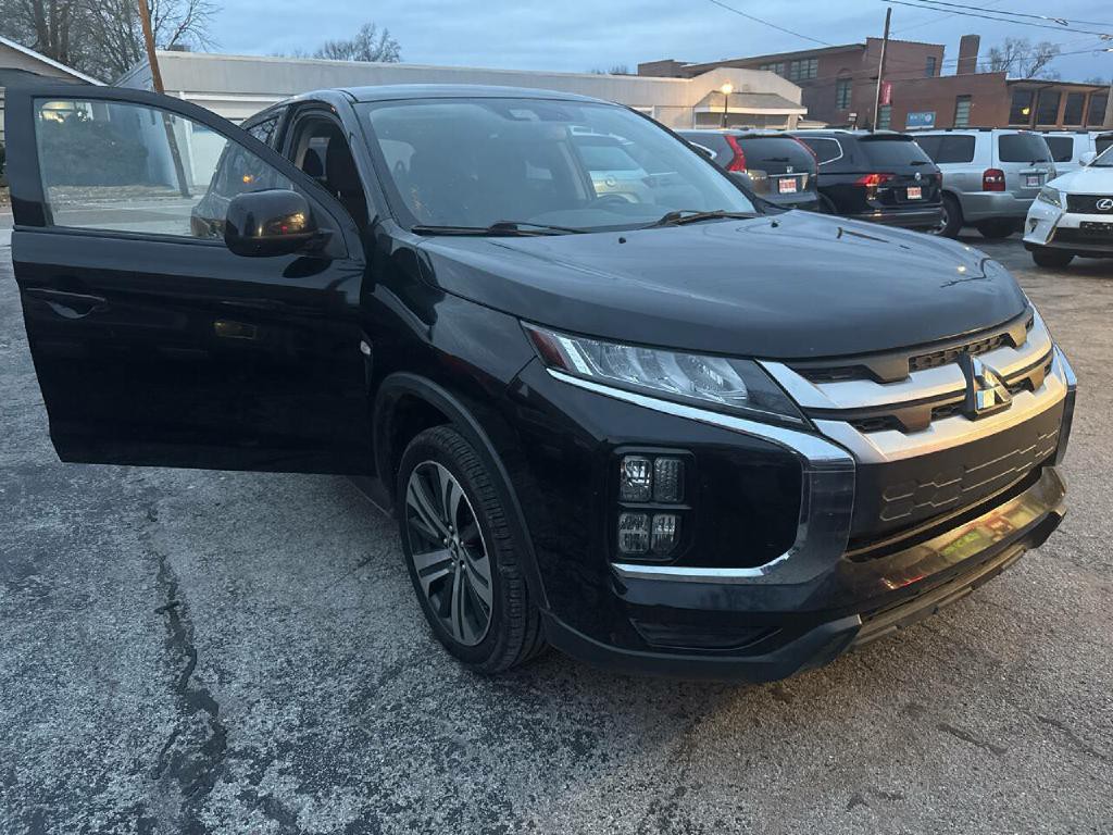 2021 Mitsubishi Outlander Image 2