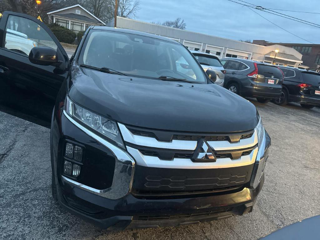 2021 Mitsubishi Outlander Image 3